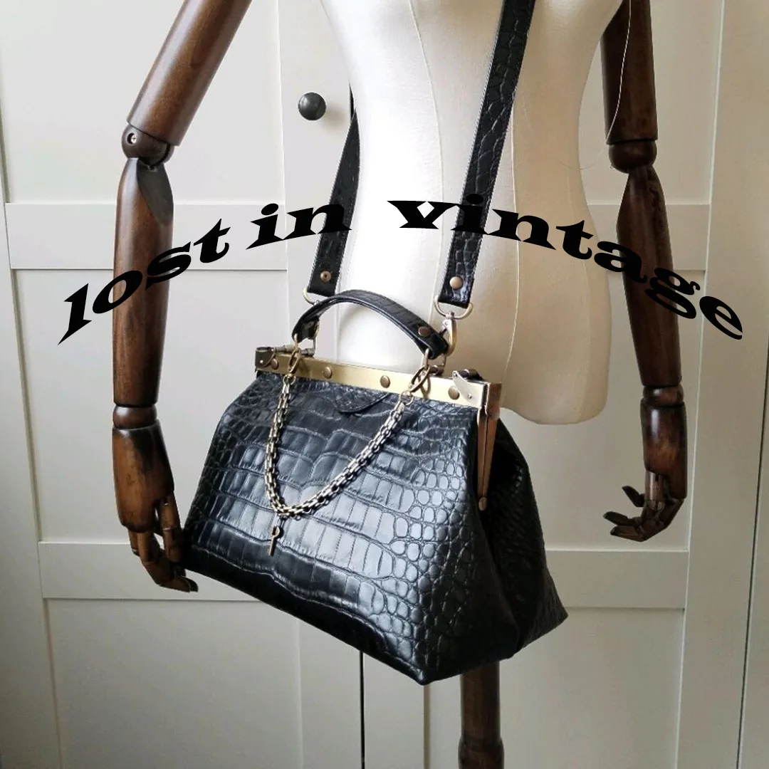 

LOST IN VINTAG Artficial-leather Bags with Crocodile Embossing Black Purse Party Clutch Bronze Metal Frame Bag 32x20x15cm