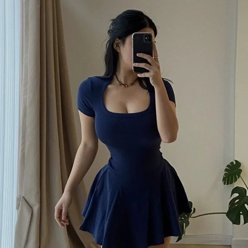 Süßes und würziges, schickes, einfarbiges Minikleid, kurzärmlig, französisch inspiriertes, tailliertes, zierliches A-Linien-Kleid für Damen, Herbstmode