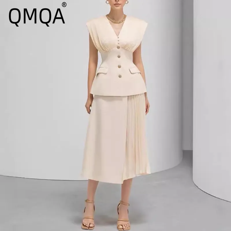 

QMQA Модный женский элегантный однотонный комплект из 2 предметов без рукавов, утягивающий топ, юбка средней длины с высокой талией, плиссированная юбка, женские комплекты 2025 QM922
