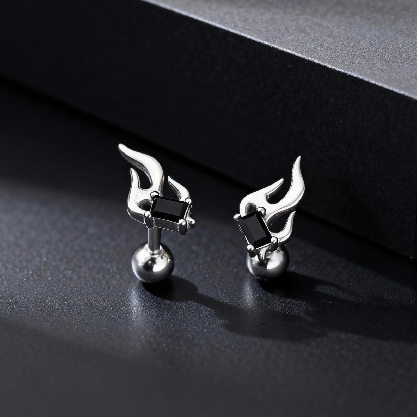 Vintage-Flammen-Ohrstecker für Herren, trendige schwarze, hypoallergene Edelstahl-Ohrringe mit kubischem Zirkonia, Punk-Hip-Hop-Schmuck – Detail 6