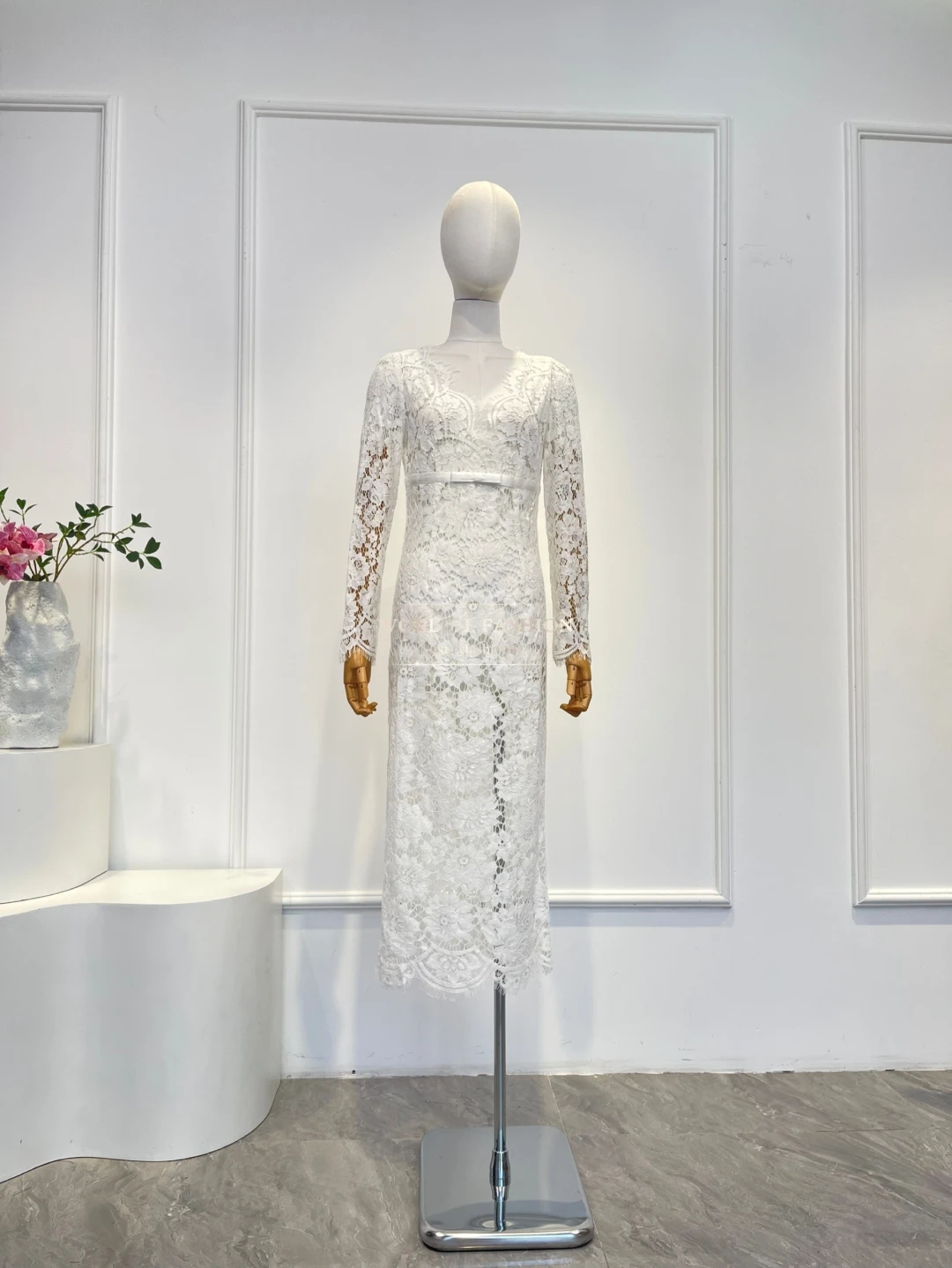 

Top Quality Black Short Sleeve Lace Flowers Midi Dress