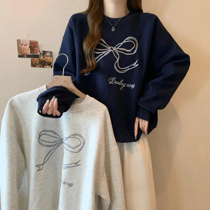 レディース プリントトップ Tシャツ Oネック 長袖 プルオーバー プリント カジュアル ルーズ Tシャツ 秋 2025 わずかに伸縮性のある刺繍入り