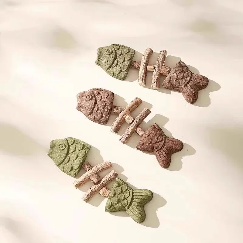 Zabawki dla kotów z kocimiętką w kształcie kulek, śmieszne kośćki rybne, zabawki do lizania, przysmak z kocimiętką i srebrną winną, zabawka do żucia dla kociąt, czyszczenie zębów, artykuły dla kotów.