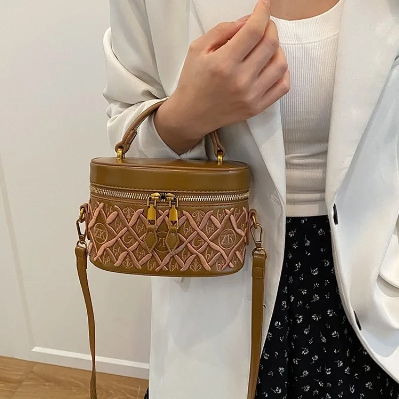 Sophisticated Practical Diaper Bag One Shoulder Mom Business Trip Baby Care Exquisite Portable Trendy Chic Timeless Elegant