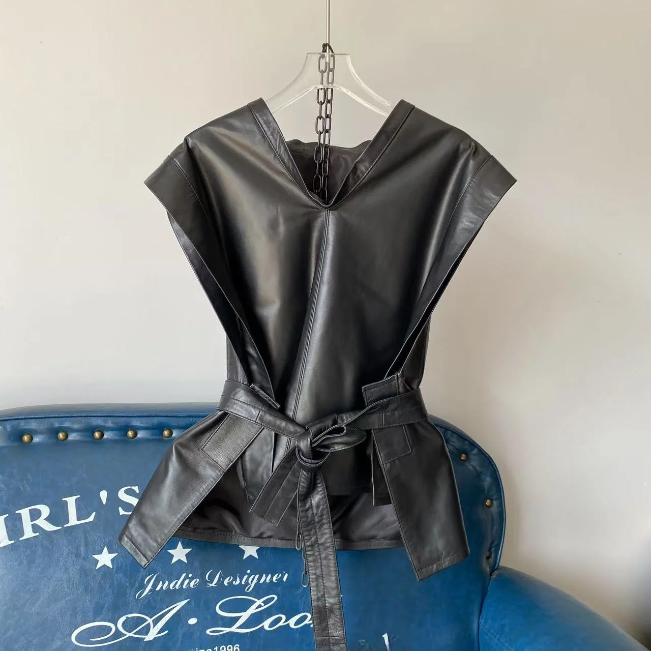 Fall 2025 New Sle Genuine eepskin Leather Jaet Women's Svel ort Coat Waist Cinched V-ne Vest Versatile Faion