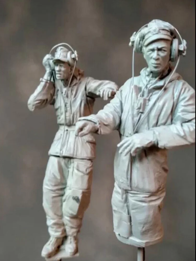 Resin soldier  1/16 modern Commander and Crew (2 figurers)    Model Unassambled Unpainted  Figure Building Kit