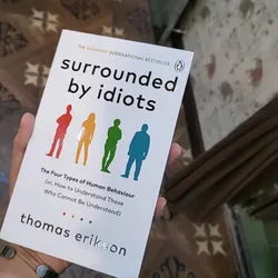 entourant des idiots Les quatre types de comportement humain par Thomas Erikson Livre anglais Roman best-seller