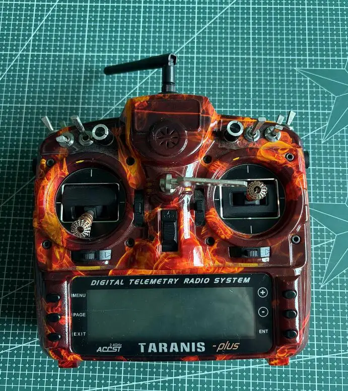

Frsky Taranis X9D Plus SE Специальный датчик Холла подвесной передатчик Радиосистема Дистанционное управление и модуль R9M Длинный диапазон 900 МГц