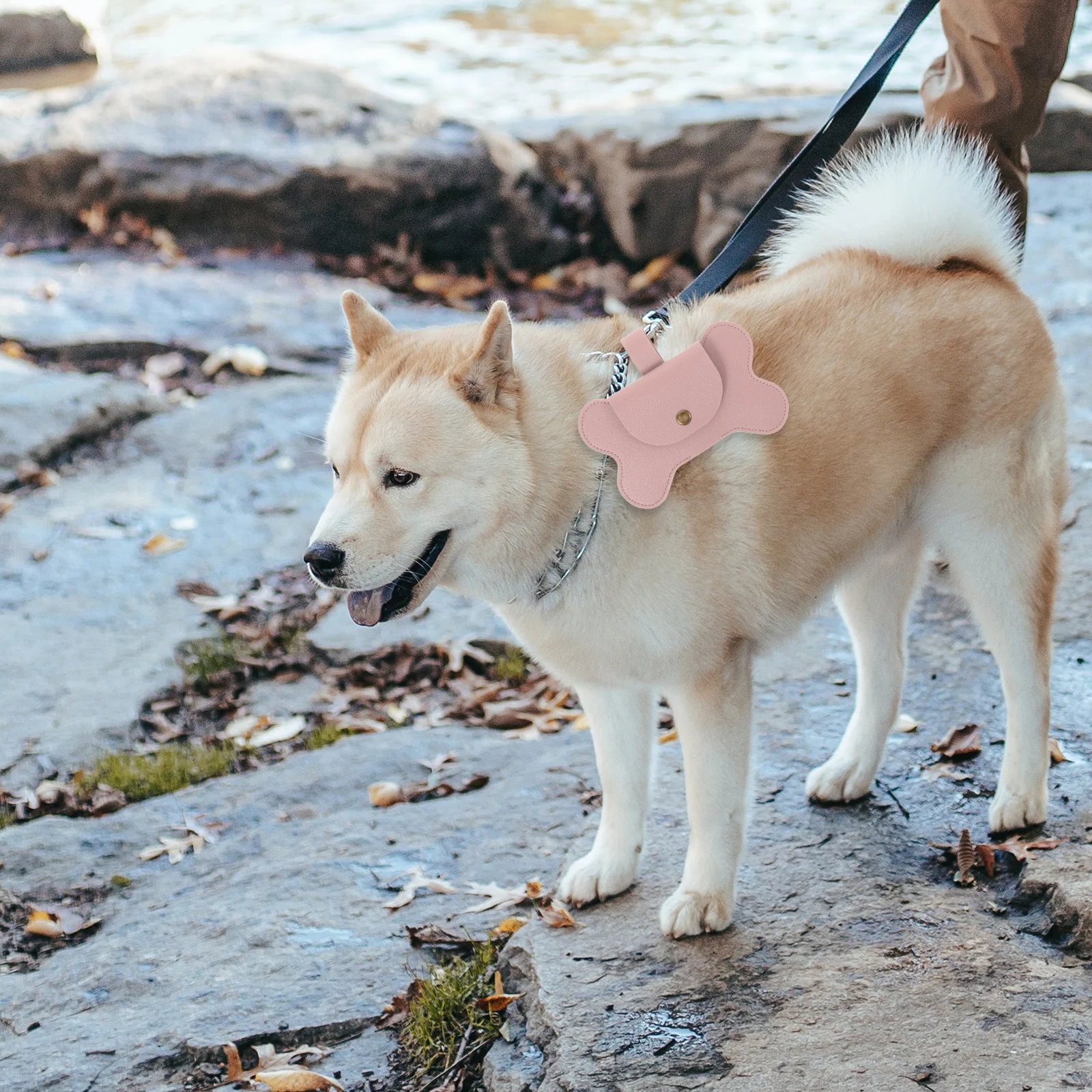 

Dog Poop Bag Holder PU Material Portable Hanging Hook Pet Waste Bag Dispenser for Outdoor Walking Travel Supplies