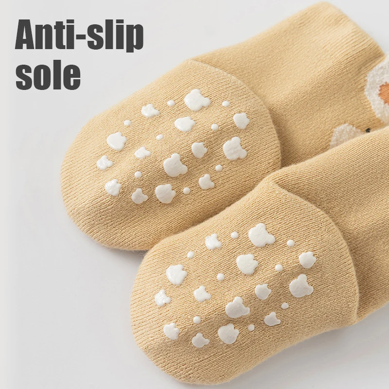 3/5 Paar warme, rutschfeste Babysocken mit Cartoon-Motiv, aus weicher Baumwolle, für Neugeborene, als Hausschuhe, rutschfeste, dickere Socken für Kleinkinder, für den Innenbereich. – Detail 5