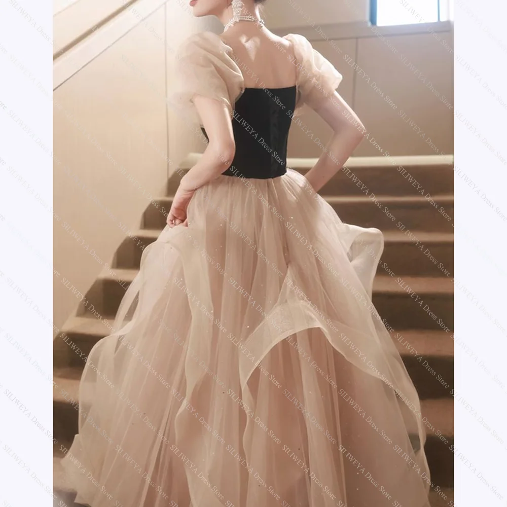 Nieuwe aankomst dames avondjurken chique vierkante kraag korte mouwen plooien a-lijn jurken rode loper speciale gelegenheidsjurk