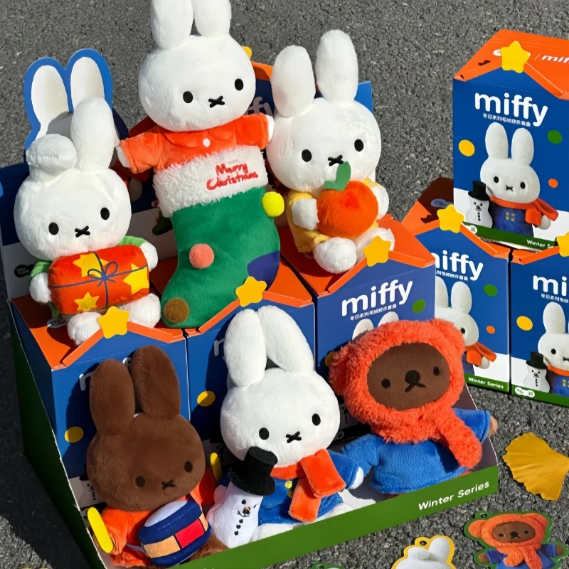 En Stock 100% Original Miffy colección de invierno colgante caja ciega figura modelo adorno de escritorio juguetes de moda regalo coleccionable