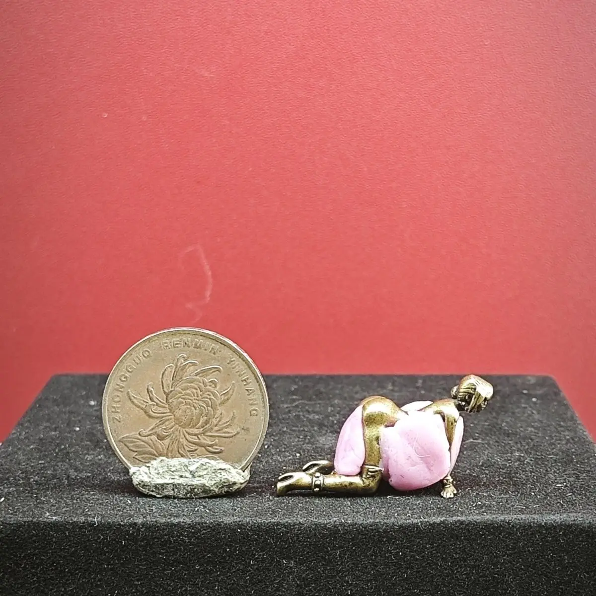 Antique Brass Miniature Art Figurine - Vintage Stylized Female Statue for Desktop Decor, Collectible Ornament