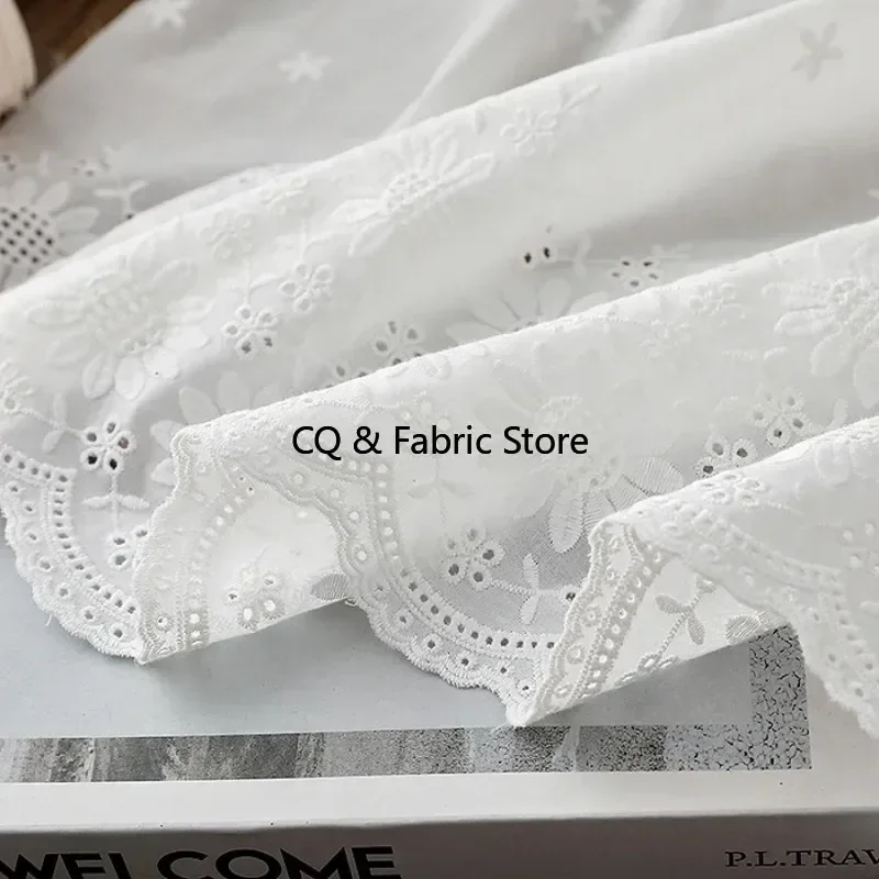 Tessuto di cotone con fiori scavati con ricamo girasole bianco per decorazioni di tovaglie fai-da-te e cucito di abbigliamento per bambini