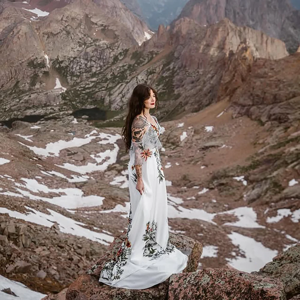 取り外し可能なドロップスリーブ、マルチカラーのブライダルドレス、スパゲッティストラップ、カスタム刺繍レースシフォン、バックレスのウェディングドレス