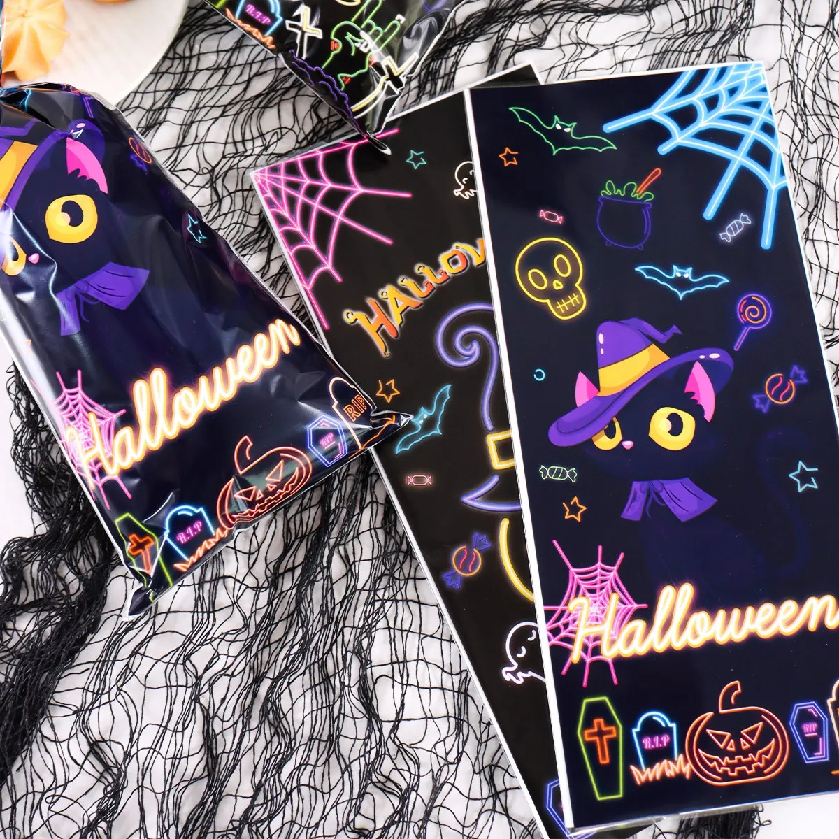25/50/100 Stück Halloween-Geschenktüten mit schwarzer Katze, Kürbis-Süßigkeits-Verpackungsbeutel, Süßes oder Saures 2025, Happy Halloween Party-Dekorationszubehör – Detail 6