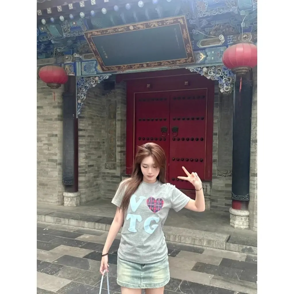 

Женская приталенная футболка с коротким рукавом, оригинальная ткань из чистого хлопка, элегантный и изящный стильный топ в американском стиле ретро с буквенным принтом