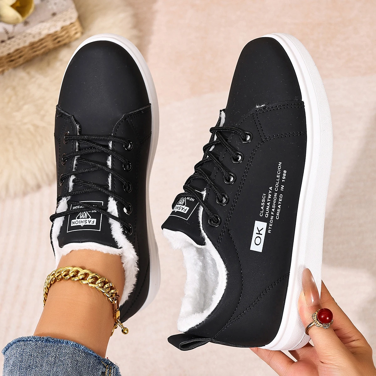 2025 جديد الشتاء في الهواء الطلق النساء أحذية دافئة الفراء أفخم سيدة أحذية رياضية كاجوال منصة الثلوج الدانتيل يصل موضة أحذية رياضية Zapatos De Mujer