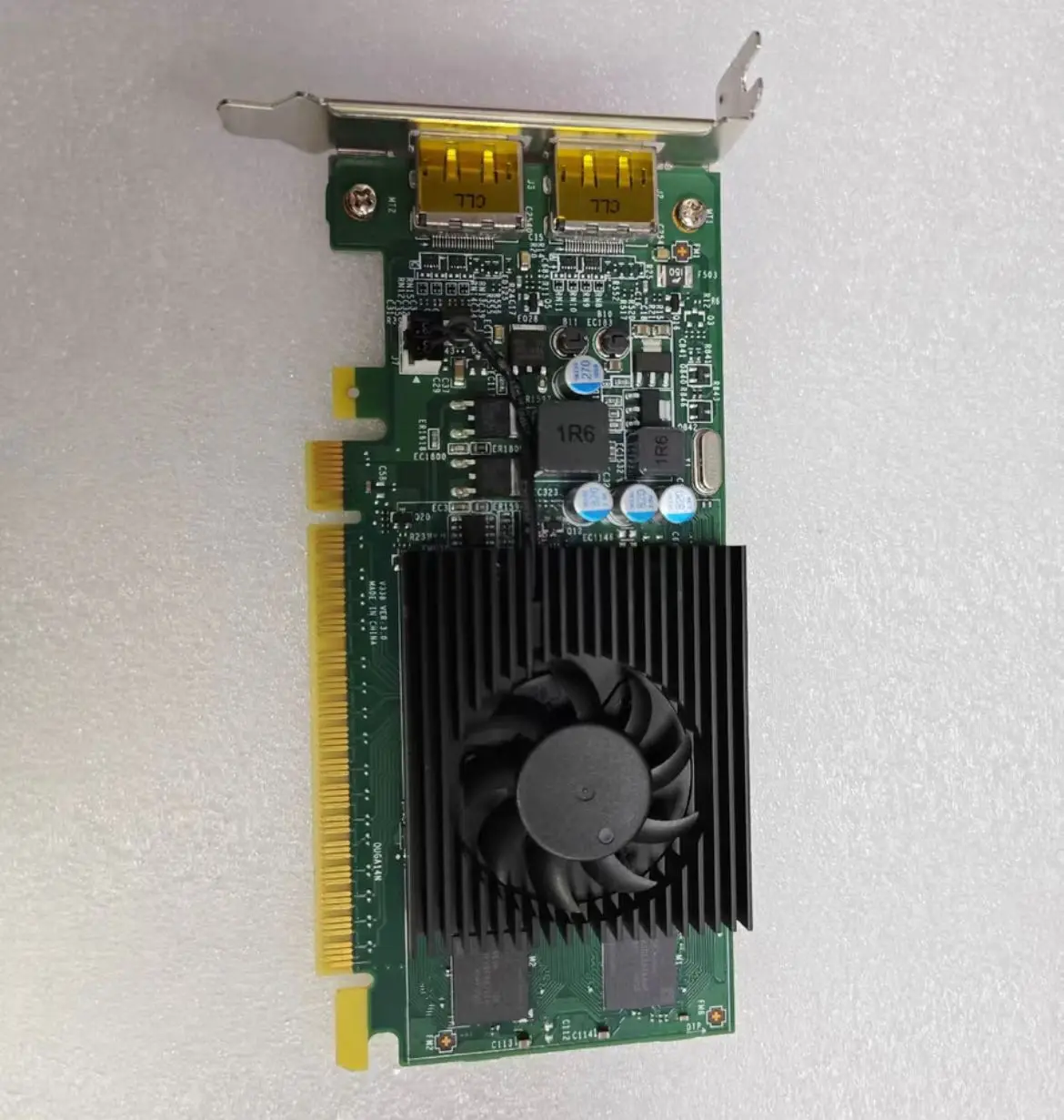 

Для видеокарты Dell GT730 2G DDR5, интерфейс Dual DP, 4K60HZ, видеокарта с двойным экраном и половиной высоты
