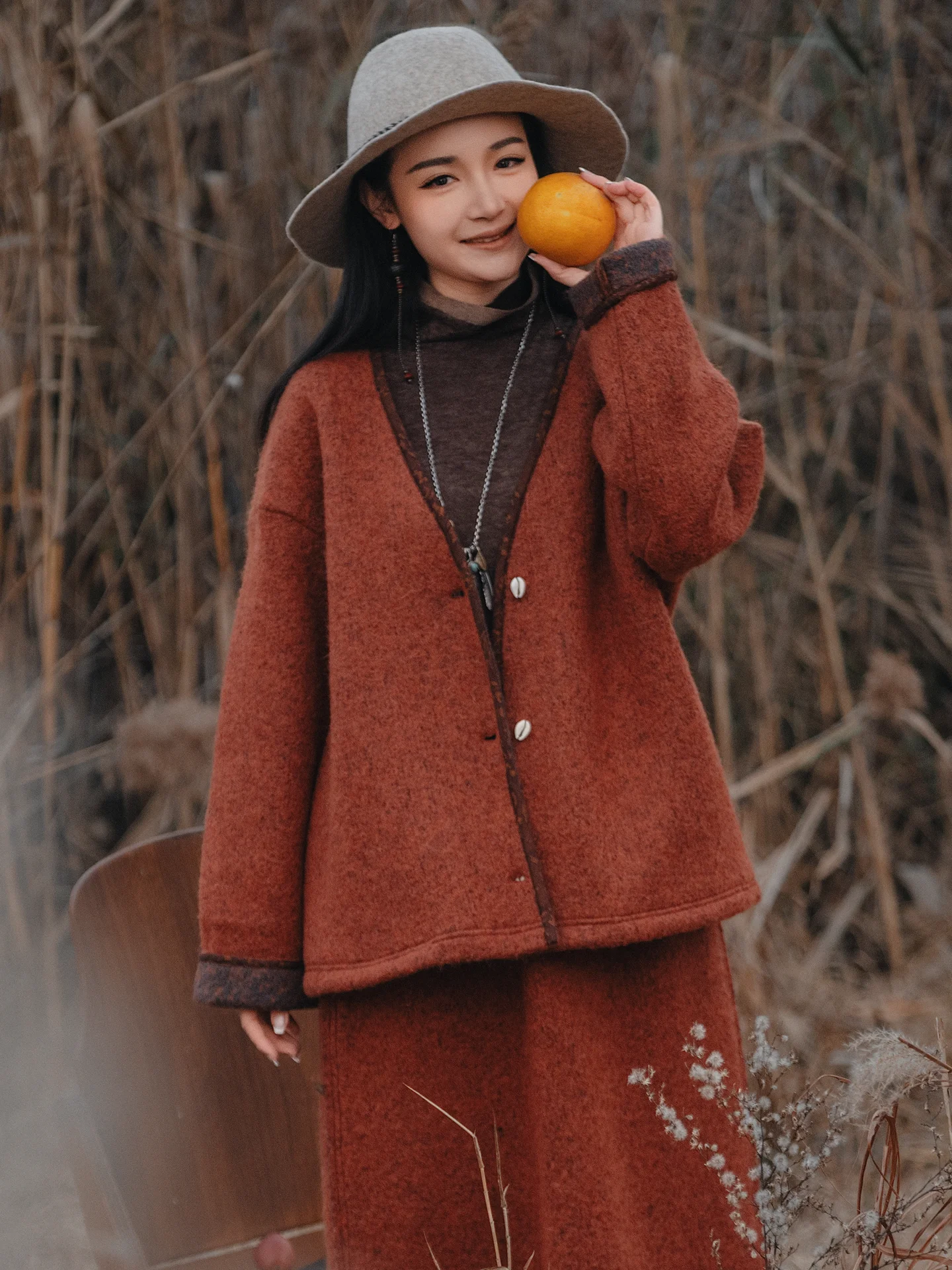 

Новогодний свитер Namsan: утепленное пальто из смешанных материалов, свободный крой, теплый, с длинными рукавами, V-образный вырез, женская верхняя одежда