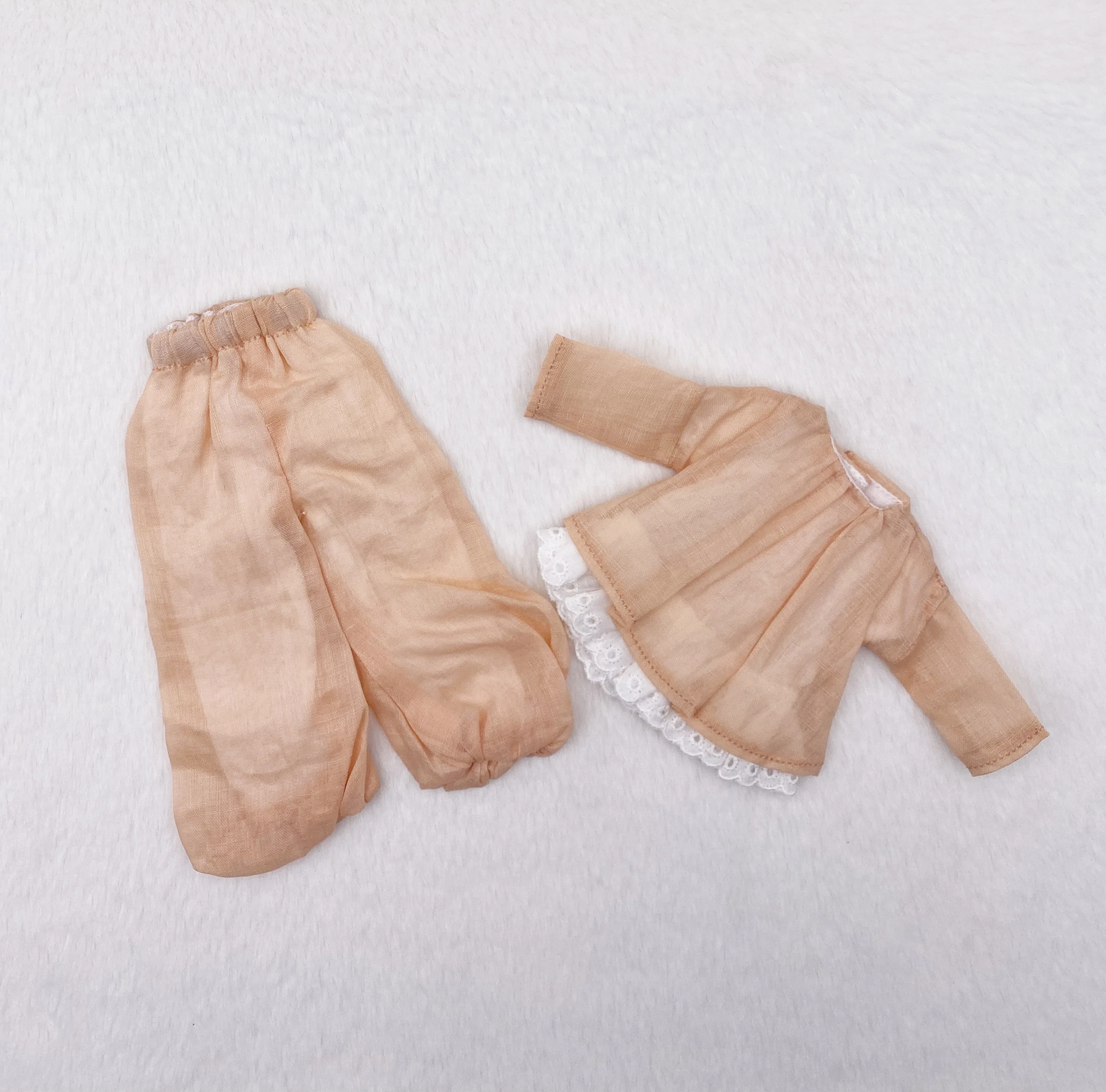 

Одежда и юбки для кукол Kari 2026: розовые и бежевые пижамы для кукол Landazz Landoudou