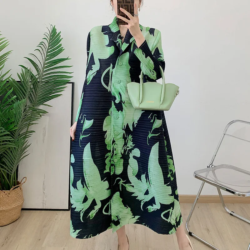 Mom Spring V-neck Printed Dress 2025 New Middle-aged and Elderly Fashion Seven-quarter Sleeve X Green Pleated Skirt Dresses
