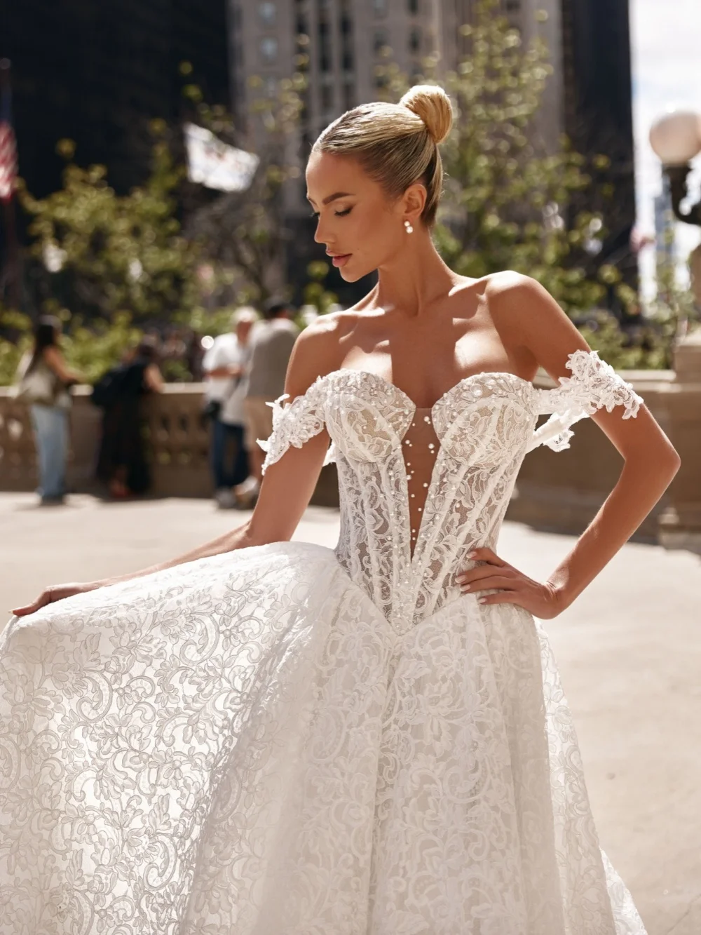 فستان زفاف لامع مزين باللؤلؤ بدون أكتاف أنيق على شكل حرف a بطول الأرض فستان زفاف مخصص برقبة على شكل قلب للعروس