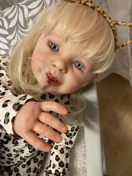 SINO-BB Fornecimento exclusivo Boneca Reborn de 28 polegadas Katie Marie Boneca já finalizada com vestido diferente