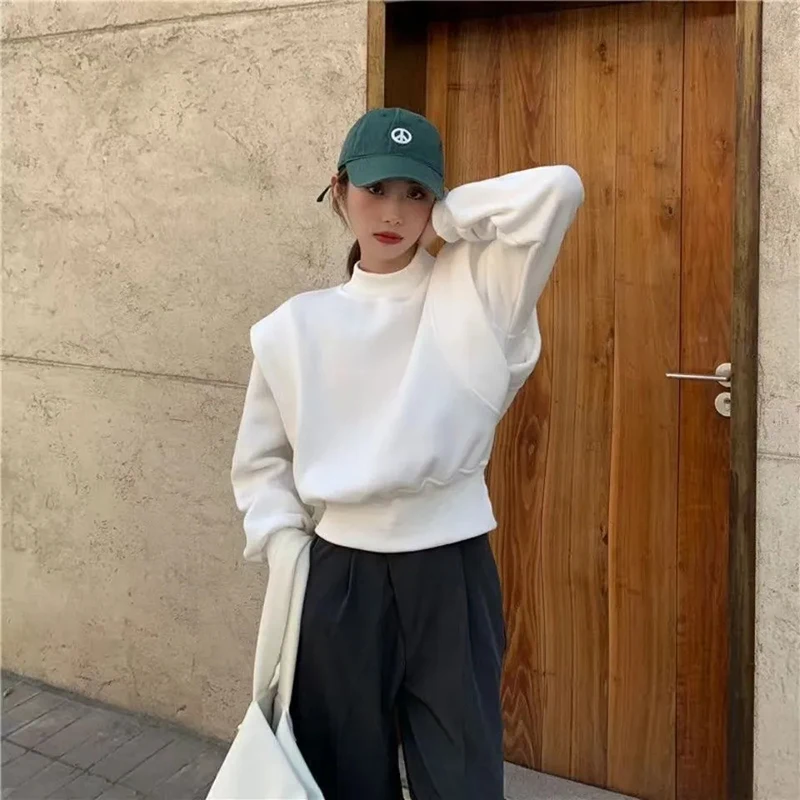 เสื้อสเวตเชิ้ตผู้หญิงแบบเรียบง่าย ผ้าพลัชเนื้อนุ่ม ใส่สบายๆ แขนยาว คอโอ ทรงหลวม แฟชั่นเก๋ แมทช์ได้กับทุกชุด เสื้อกีฬาผู้หญิงรุ่นใหม่ สำหรับฤดูใบไม้ร่วงและฤดูหนาว