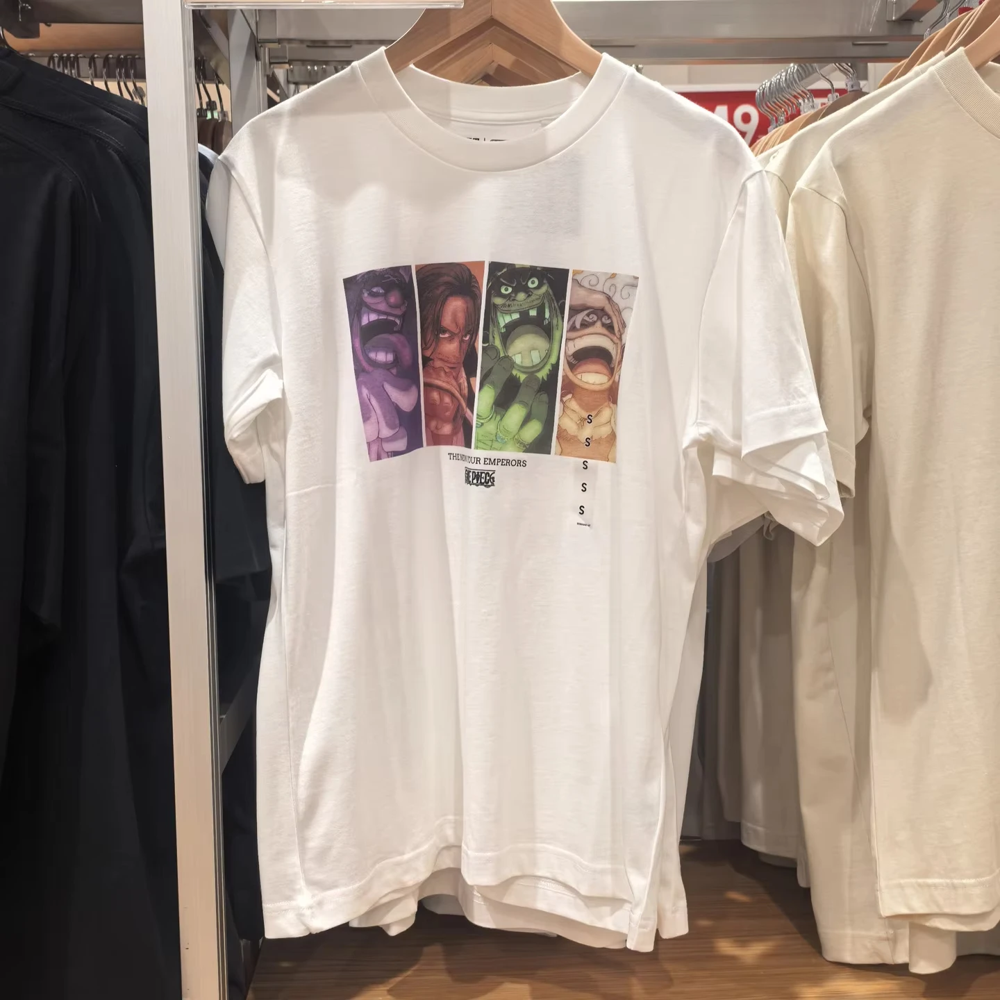 

Летняя мужская и женская одежда 2025 года. Высококачественная футболка с короткими рукавами и принтом для пар. Свободная и универсальная футболка.