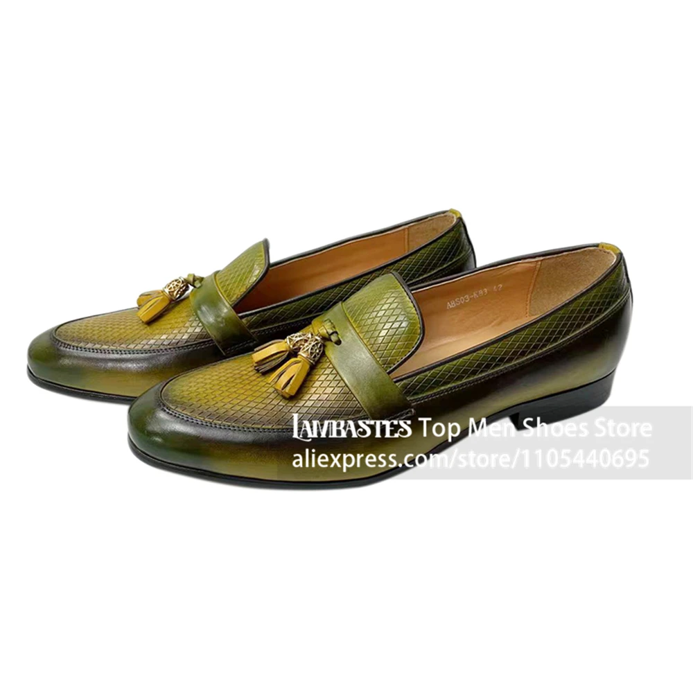 Mocasines de Hombre en Degradado Verde Oliva con Borlas, Estilo Vintage, Punta Almendrada, de Cuero Genuino, Pulidos a Mano