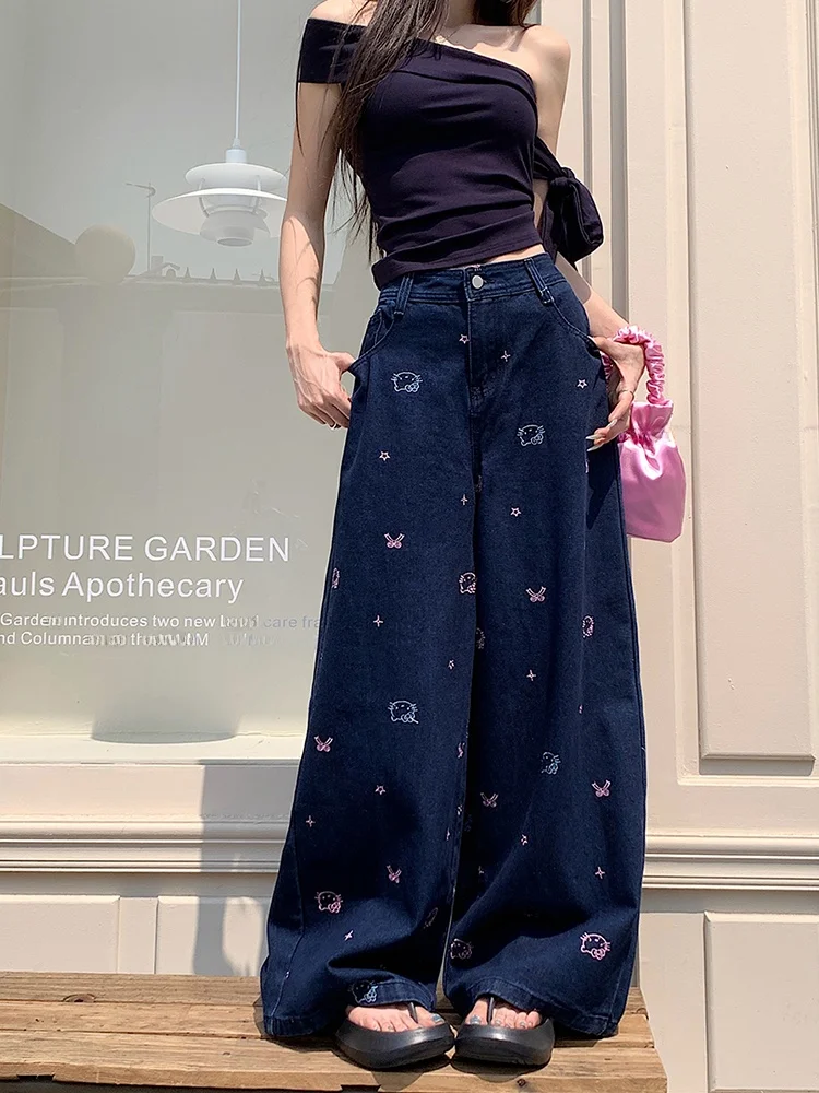 

Корейские летние новые джинсы с узелковой вышивкой, широкие, больших размеров, женские, свободного кроя, с высокой талией, на молнии, повседневные, джинсовые...