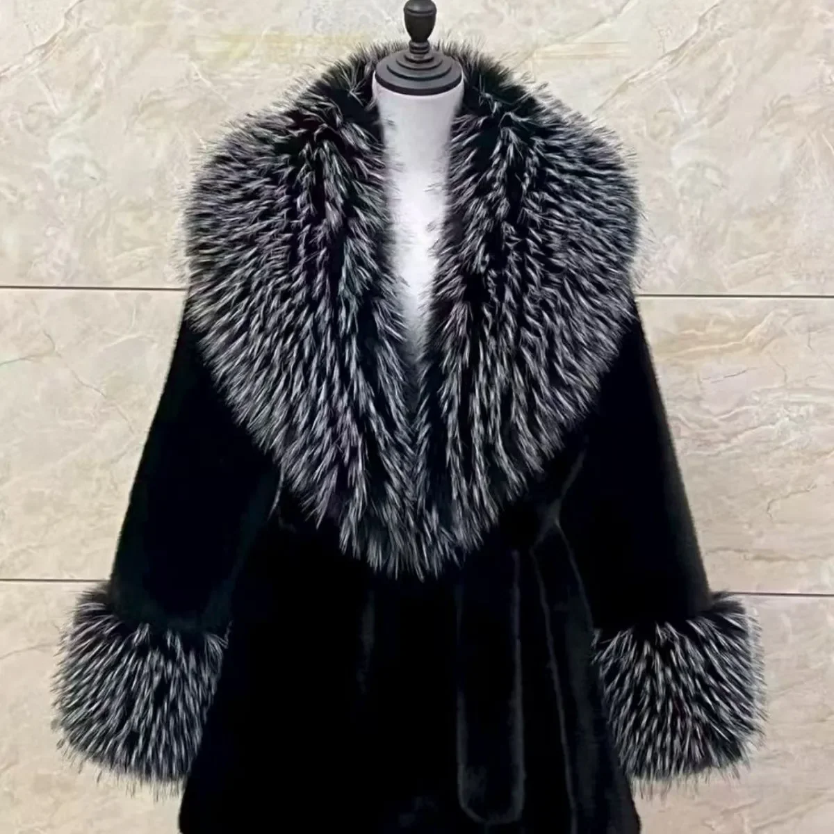 

Новинка зимы 2025, меховая куртка, пальто, женская модная свободная толстая теплая норковая лиса, меховая парка средней длины с меховым воротником