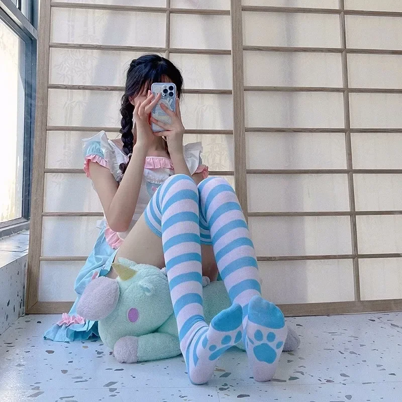 Calzini a righe lunghe con stampa zampa di gatto adorabile Anime coscia alta sopra il ginocchio donna ragazza Cosplay studente Kawaii Lolita calze di cotone