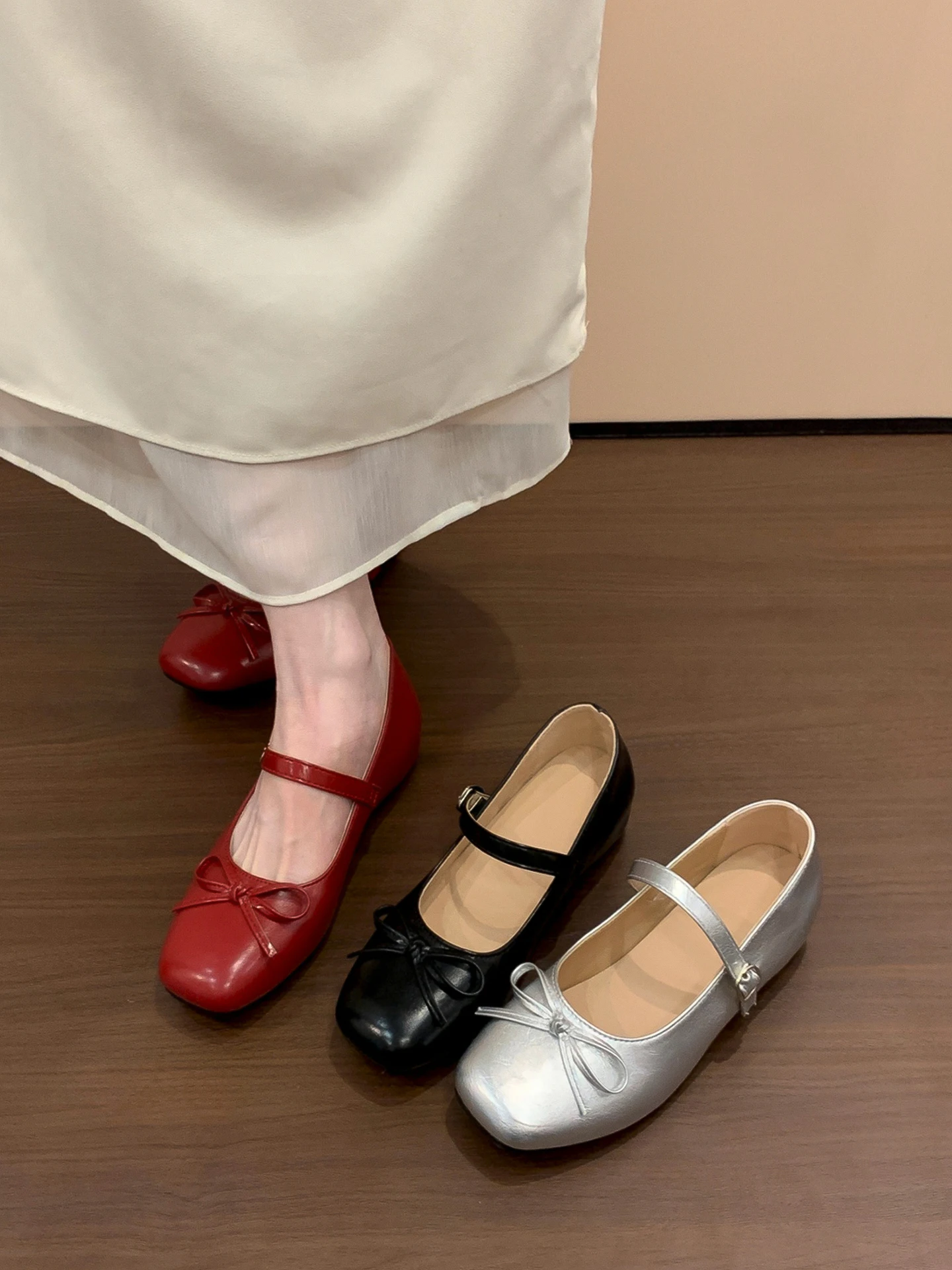 エレベーテッドメリージェーンシューズ女性用バレエフラットレッドカラー春の新作ミニマリスト通勤レザーインテリアシンプルスタイルシューズ