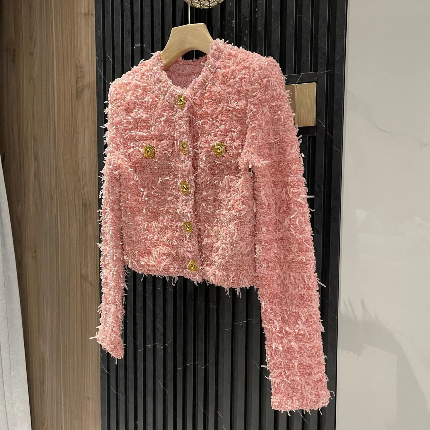 ​ ​ Veste courte Boucle pour femmes, boutons dorés robustes, épaulettes, coupe cintrée, Style français, rose, printemps, Blazer ​ ​