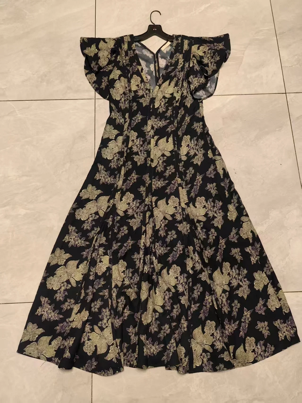 

Женское длинное платье в стиле ретро с цветочным принтом, новинка 2025 года, винтажный женский халат с v-образным вырезом и коротким рукавом, высокой талией