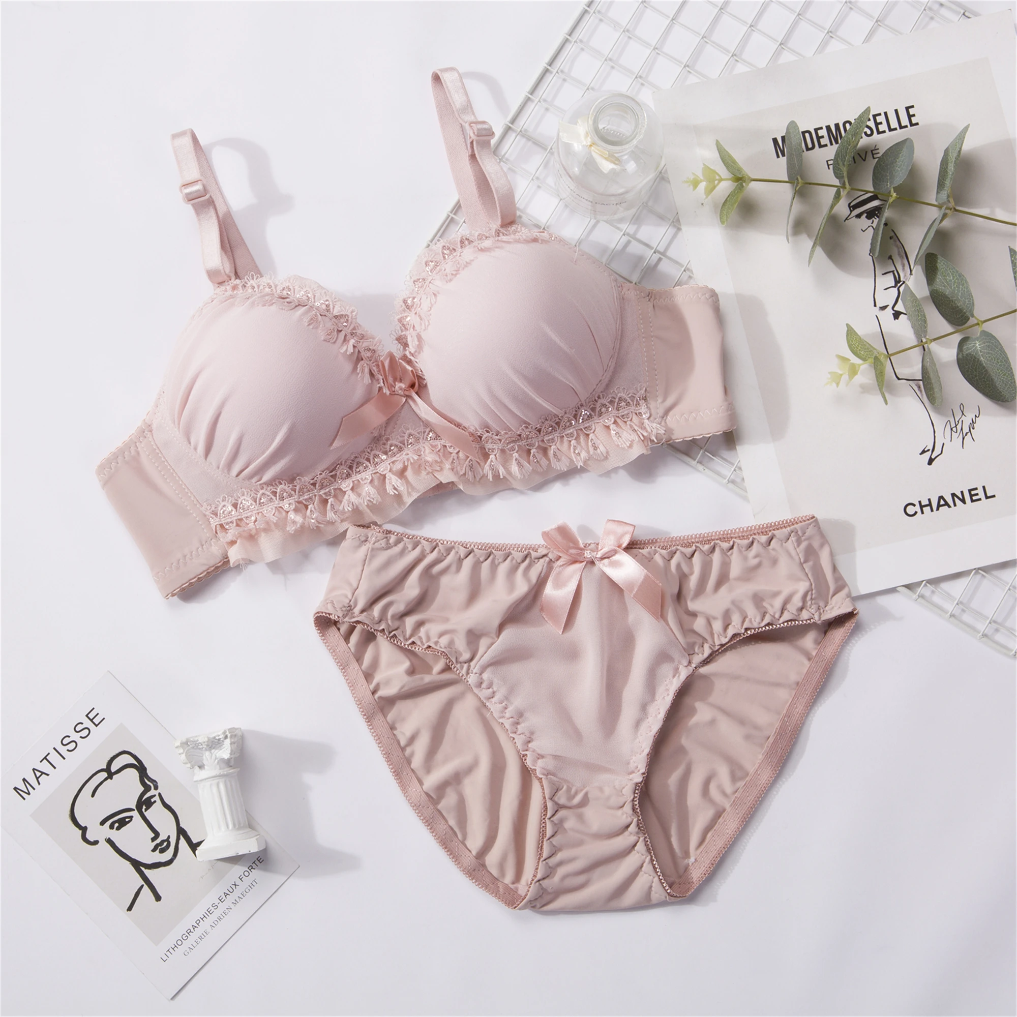 Korean Style Bras Sets Sexy Bra And Panties Set Women Hollow Out Lace Underwear Back Push Up Bras Comfortable Sexy Lingerie Set