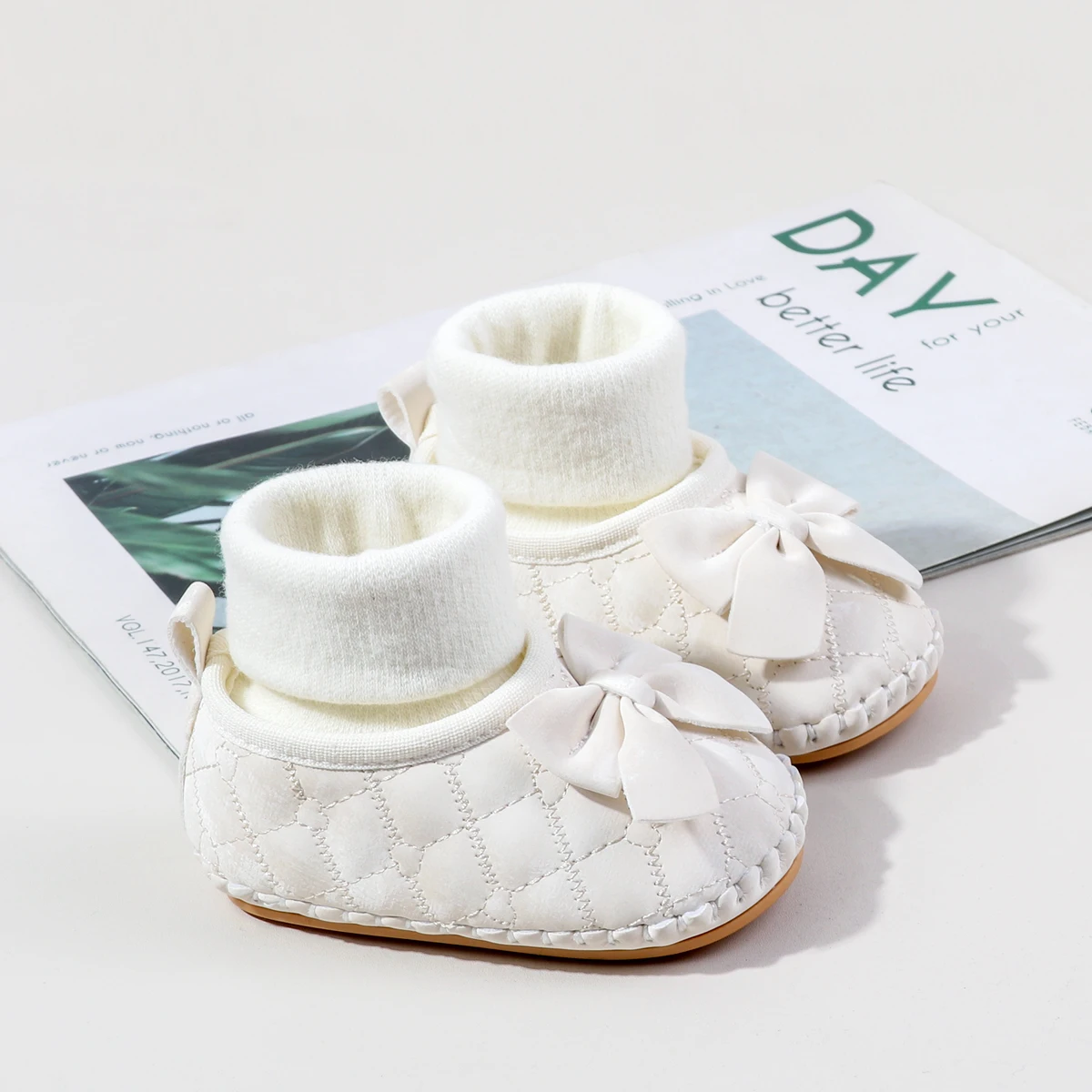 

Детская обувь на мягкой подошве и нескользящим дизайном, идеально подходящая для малышей 0-18 месяцев. Новые весенние и осенние стили для маленькой принцессы.