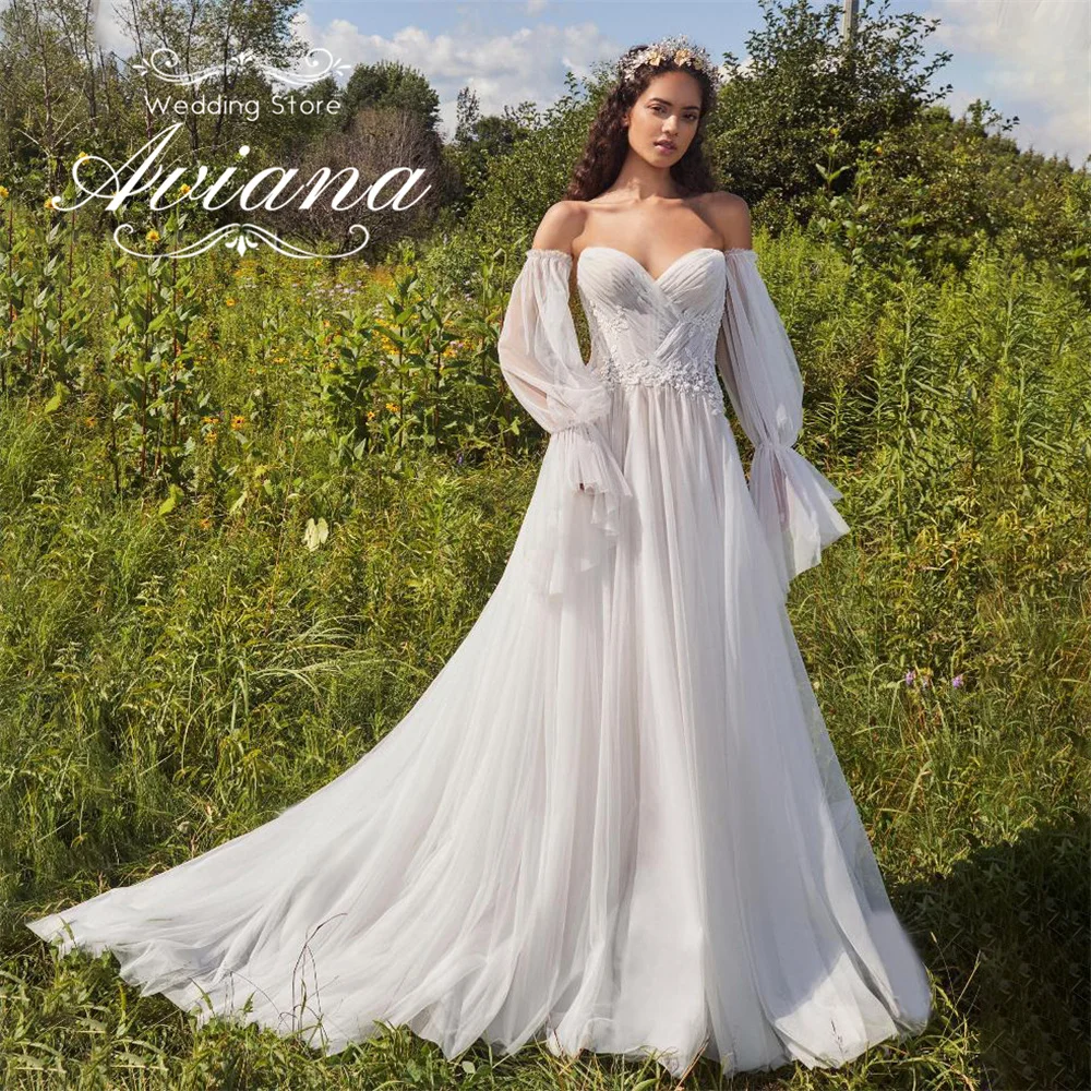 アヴィアナ カスタマイズされたスイープトレイン オフショルダー スイートハート Aライン ウェディングドレス チュール ストラップレス フロアレングス プリンセス シンプル スパンコール