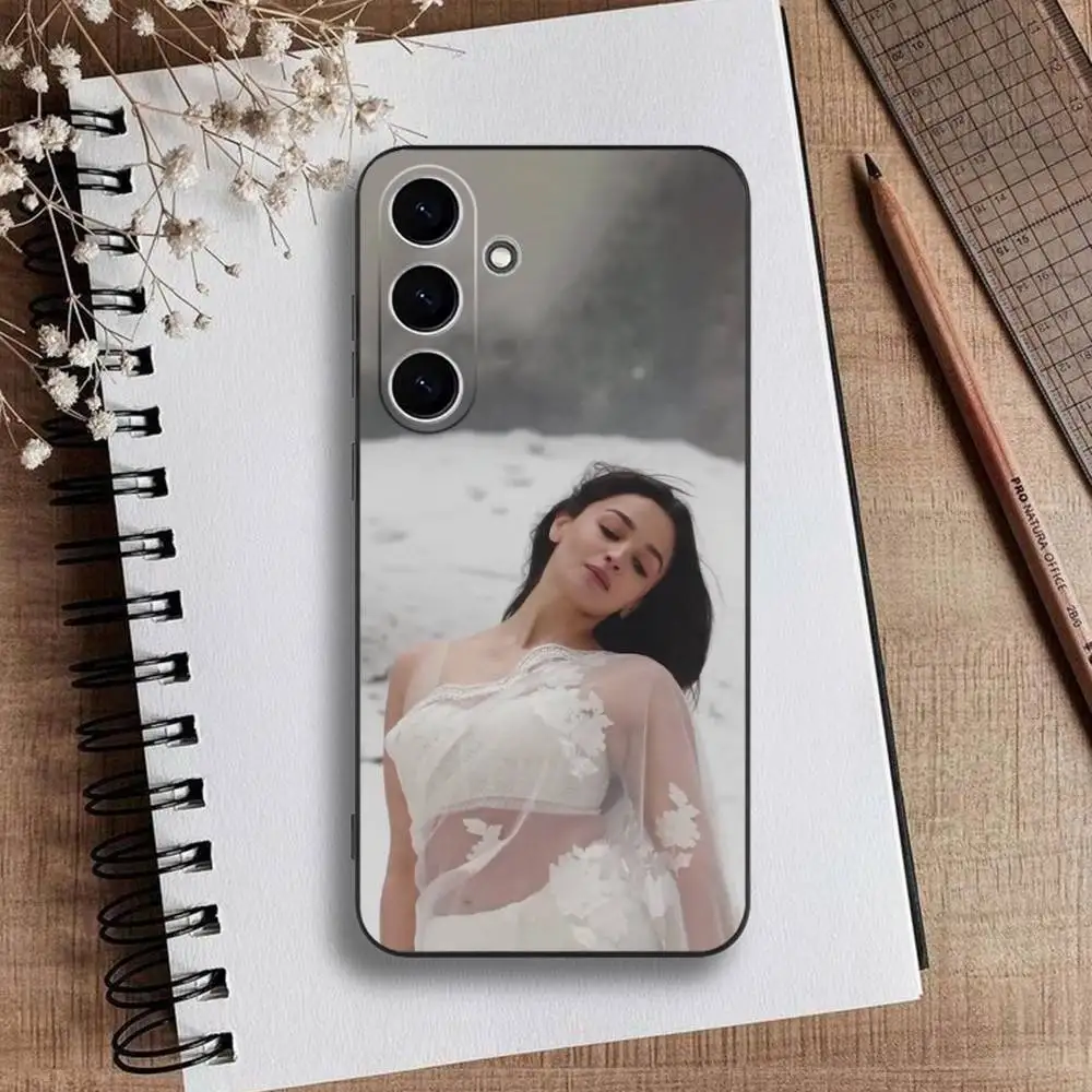 حافظة هاتف A-Alia B-Bhatt Gangubai Role لهاتف سامسونج جالاكسي A73,A72,A71,A70,A53,A52,A51, غطاء أسود من السيليكون الناعم #4