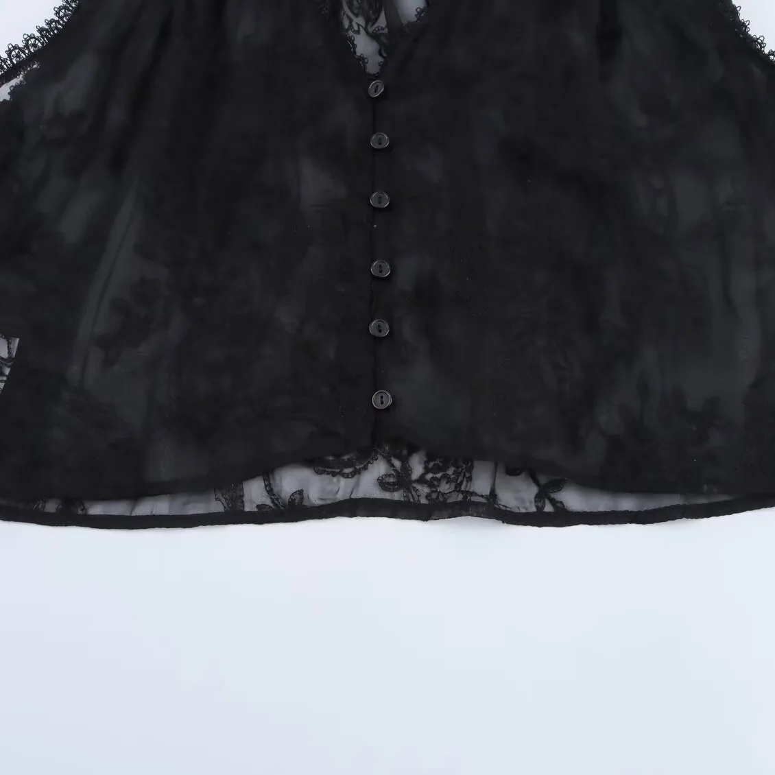 Womens New Fashion Lace Embroidery Decoration Casual V Neck Button Shirt Vintage Sleeveless Blouse Chic Tops