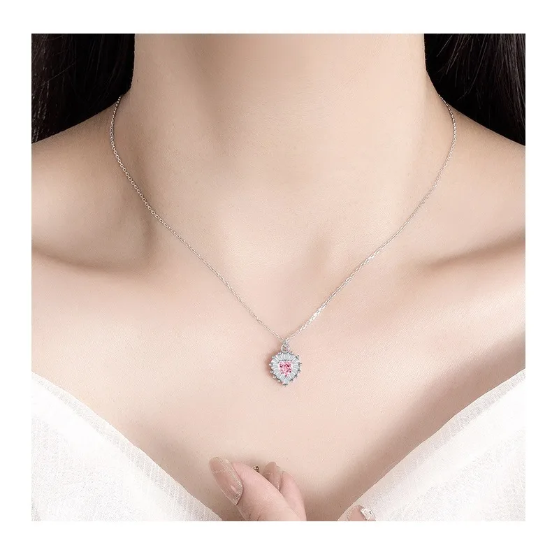 

Набор украшений Kalaini Pink Diamond Heart Set: колье с подвеской в форме сердца, кольцо и серьги (набор из трех предметов)