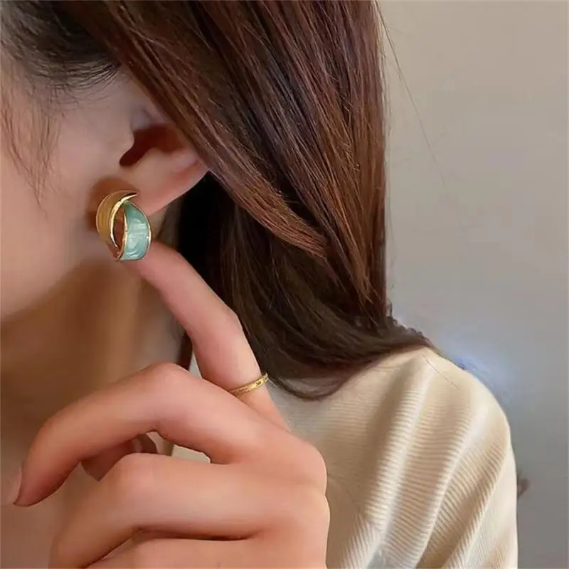 1/5PAIRS Alloy Geometric Earrings Small And Exquisite Earring French Retro Enamel Stud Earrings Durable Jewelry And Accessories