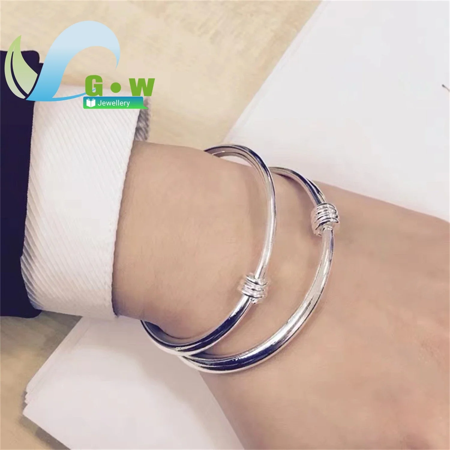 Fine Silver Tone Bangle Bracelet for Women Smooth Round Surface Push Pull Adjustable Clasp Classic Minimalist Jewelry Factory