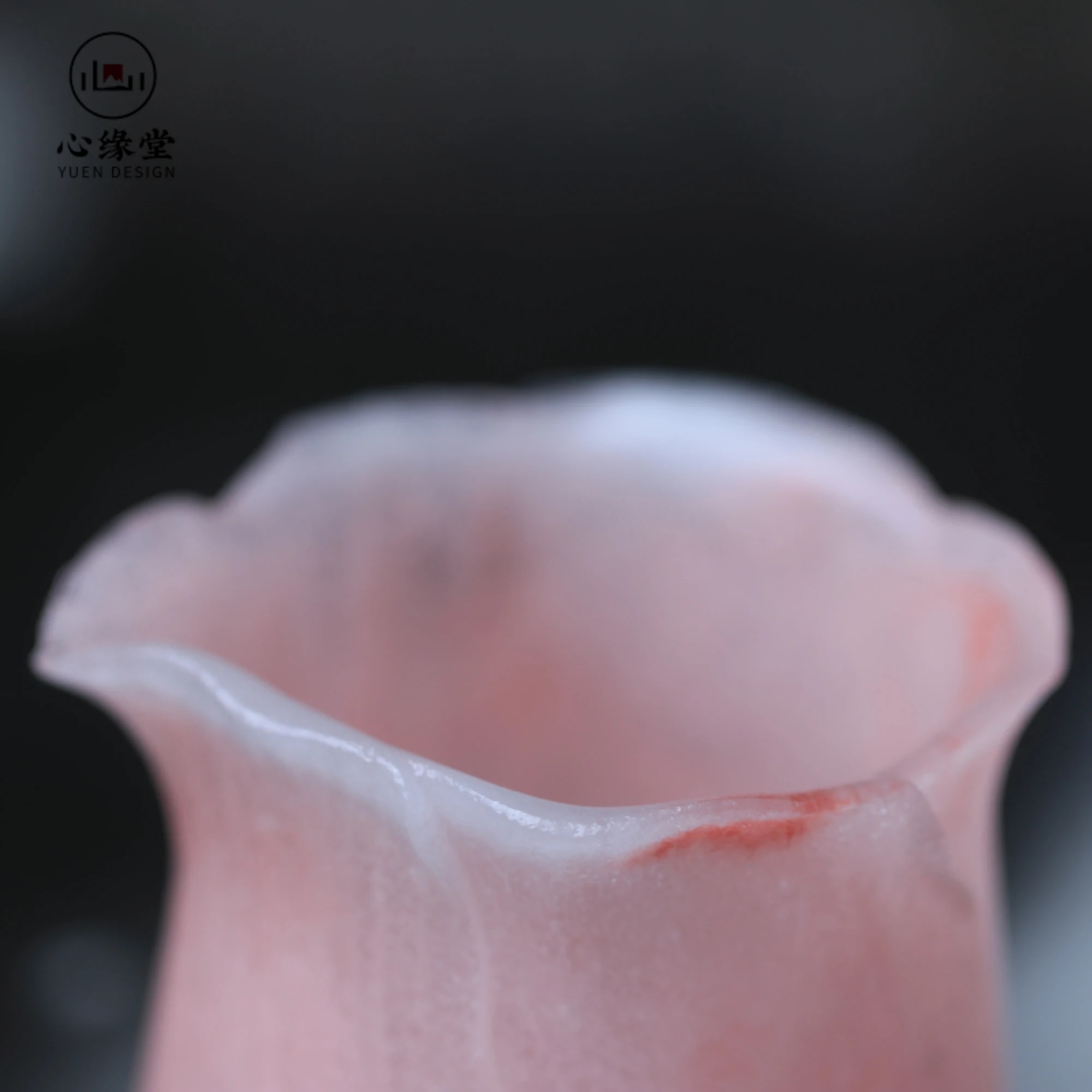 Hand Blown Retro Chinese Style Crystal Water Cup, Transparent Texture Highlighting Retro Patterns, Suitable for Daily Use