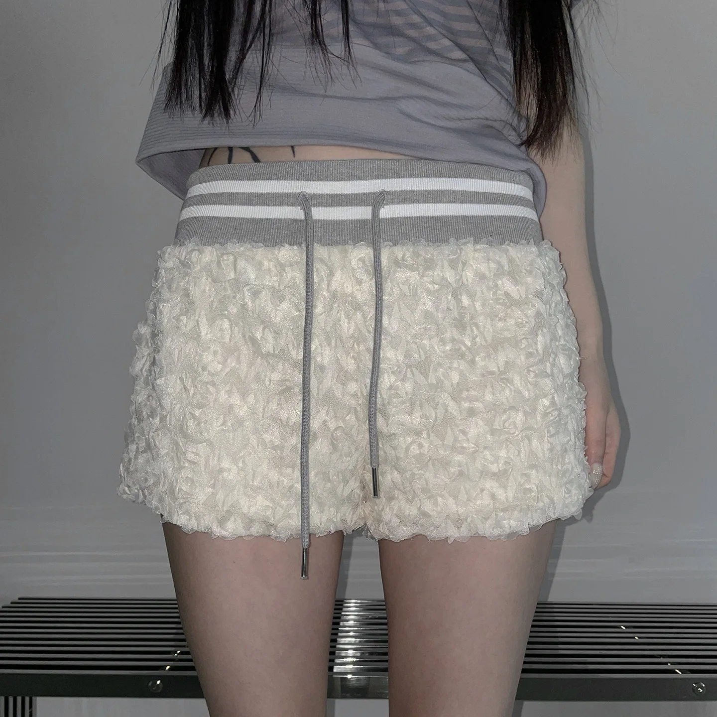 

Женские шорты-хит с кружевной шнуровкой, 3D-цветами и низкой посадкой