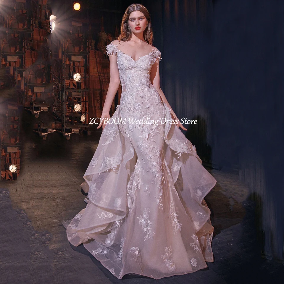 Abito da sposa bianco con scollo a V e spalle scoperte di lusso 2024 Abito da sposa con strascico staccabile con lunghezza al pavimento a sirena