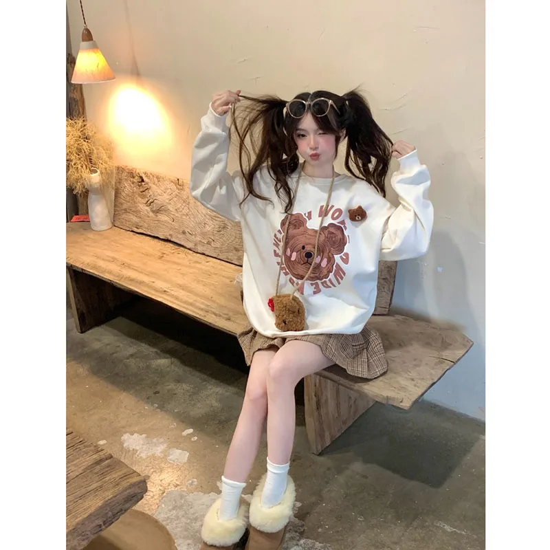 2025 Spring and Fall Korean Sweet Bear O-neck Pullover Women Design Sense Cute Casual Loose Versatile Sweatshirts Female