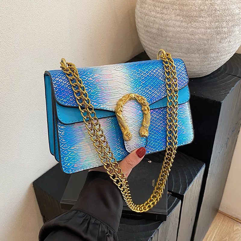 

Женская сумка подмышки с принтом аллигатора 2025 года, регулируемый ремень-цепочка, сумка через плечо, нишевая дизайнерская сумка из веганской кожи на день